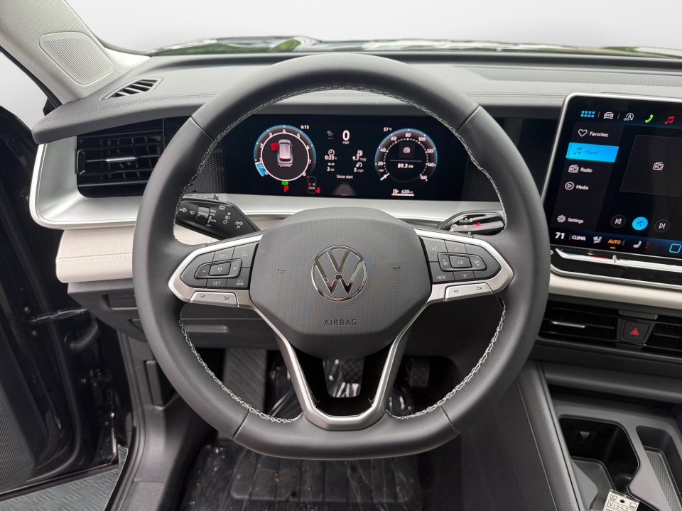 New 2026 Volkswagen Tiguan SE FWD image 10