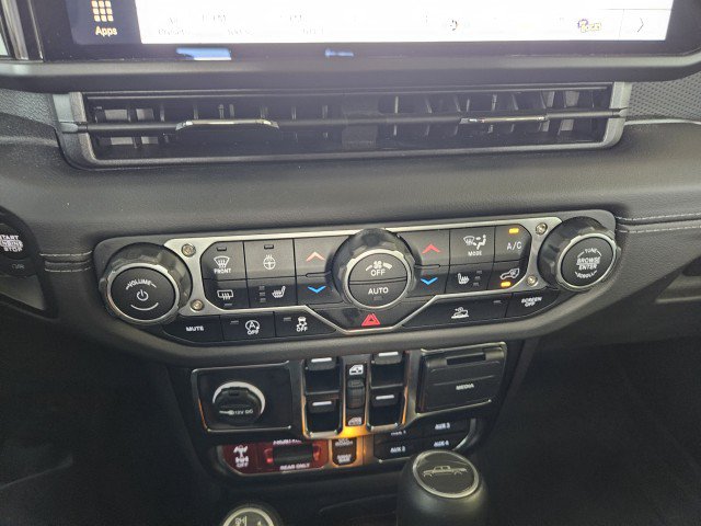 Used 2025 Jeep Gladiator Rubicon w/ Convenience Group AWD/4WD image 23