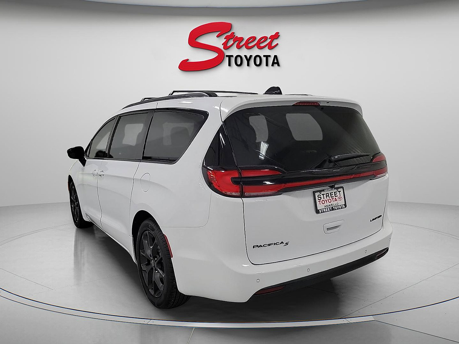 Used 2026 Chrysler Pacifica Limited w/ S Appearance Package image 2