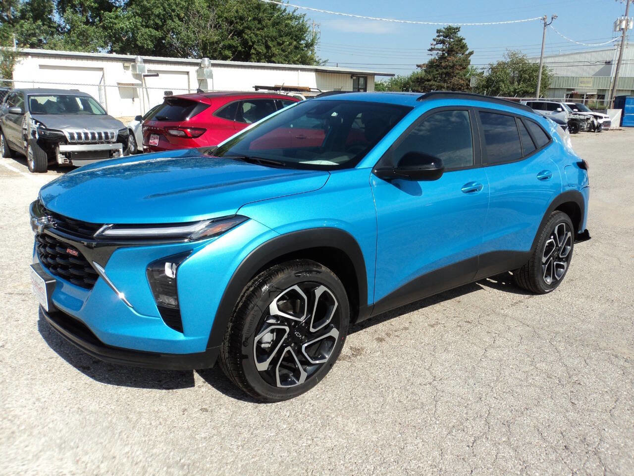 Used 2025 Chevrolet Trax RS w/ Sunroof Package image 2