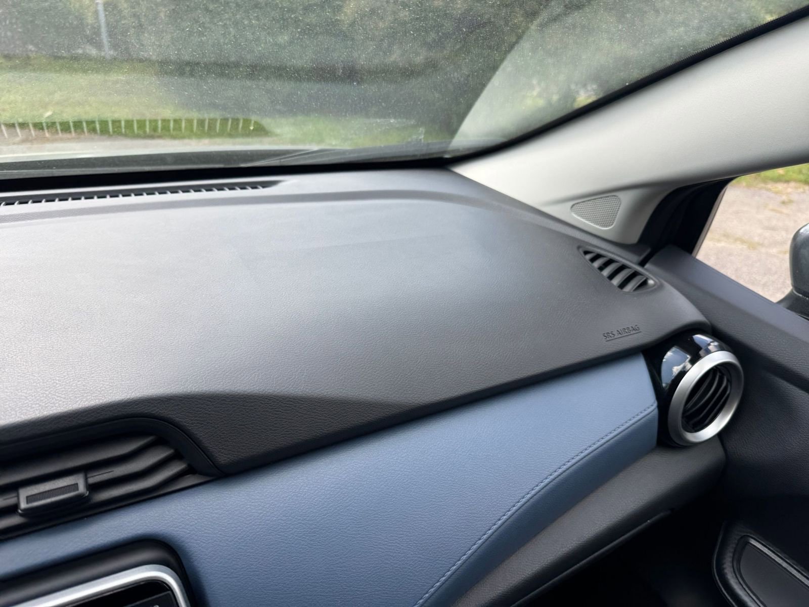 Used 2025 Nissan Versa SV image 31