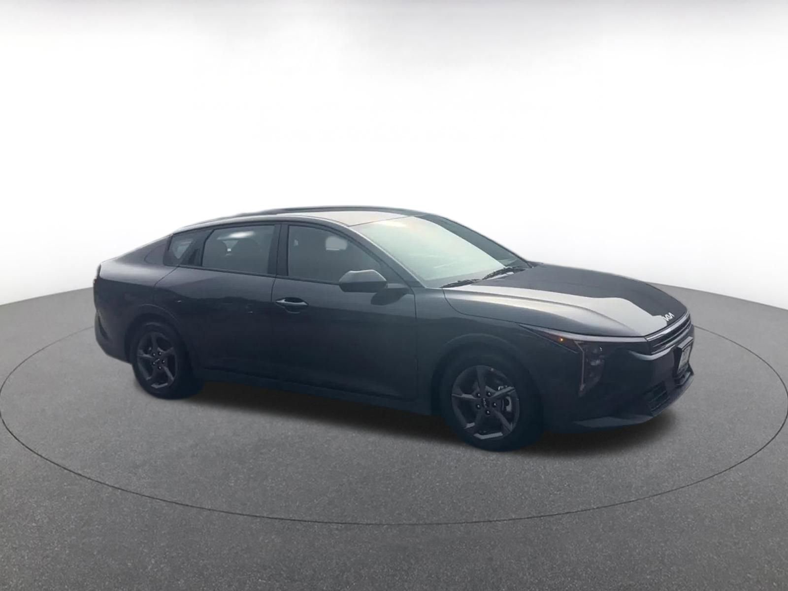 Used 2025 Kia K4 LXS image 2