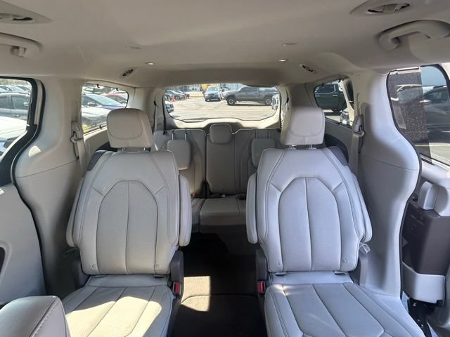 Used 2020 Chrysler Pacifica Touring-L Plus w/ Tire & Wheel Group FWD image 13