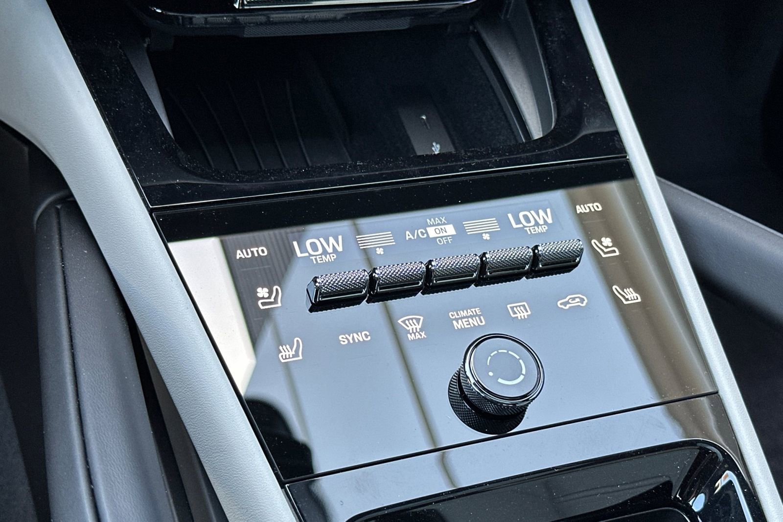 New 2025 Porsche Cayenne Coupe image 25