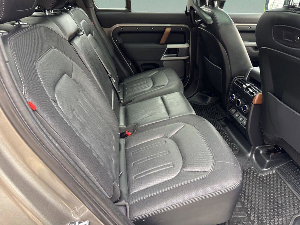 Used 2022 Land Rover Defender 110 X-Dynamic SE AWD/4WD image 35