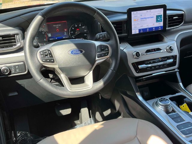 Used 2024 Ford Explorer XLT w/ Equipment Group 202A RWD image 14