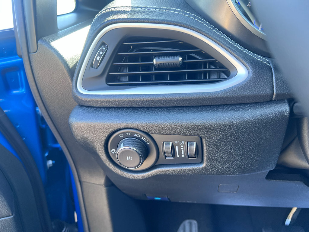 New 2026 Chrysler Pacifica Select w/ S Appearance Package FWD image 25