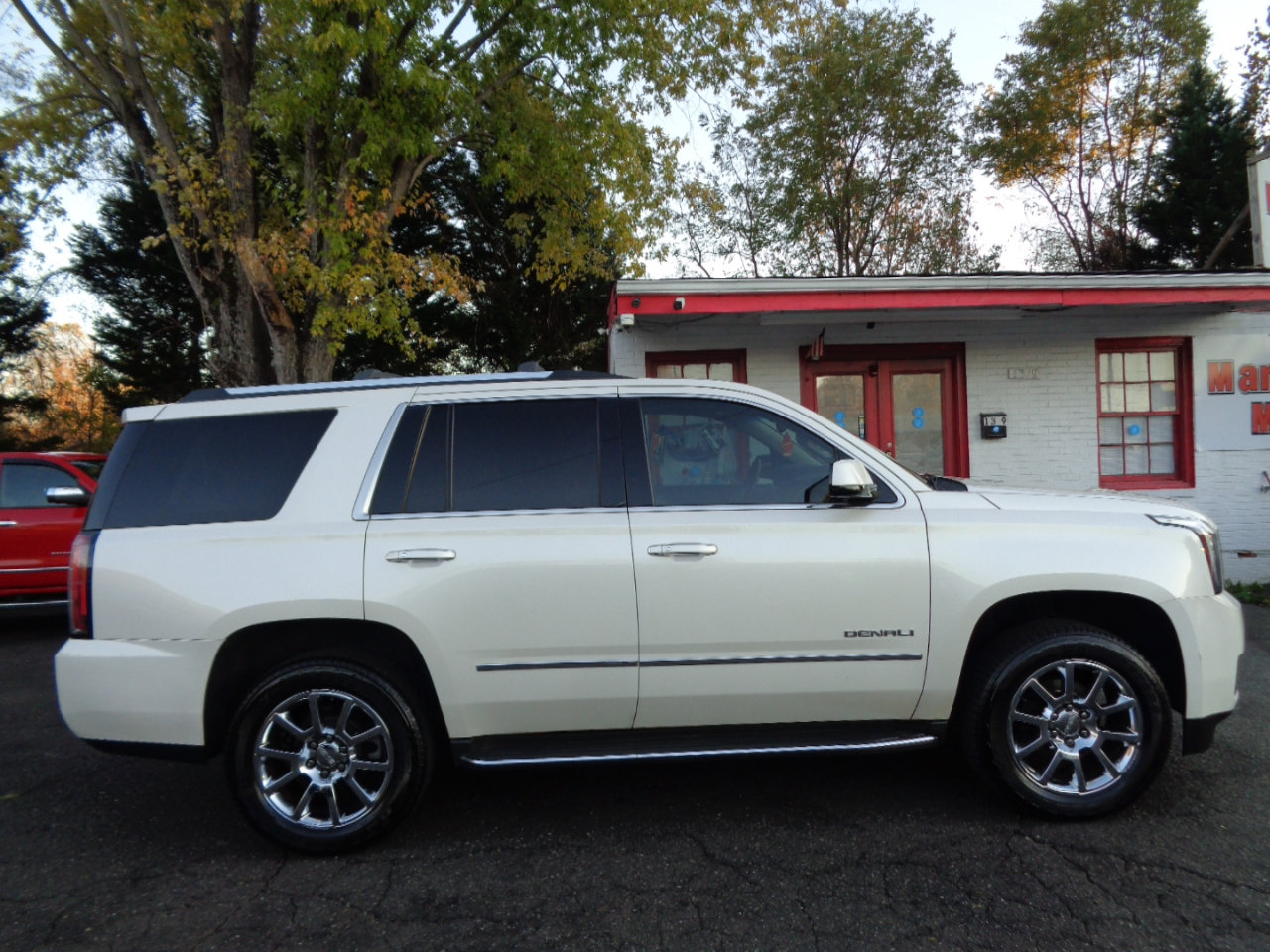Used 2015 GMC Yukon Denali w/ Touring Package image 4