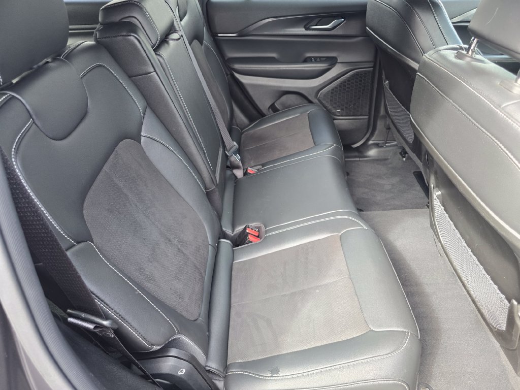 Used 2023 Jeep Grand Cherokee Altitude AWD/4WD image 20