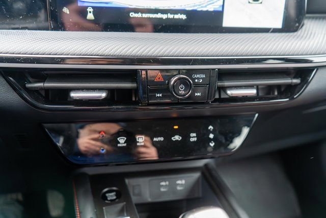 Certified 2025 Nissan Kicks SR image 26