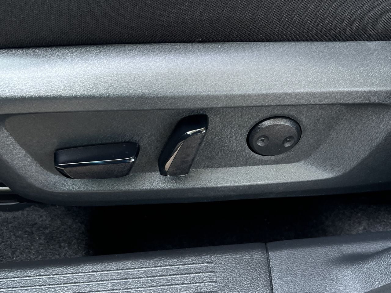 Certified 2026 Nissan Rogue SV AWD/4WD image 9