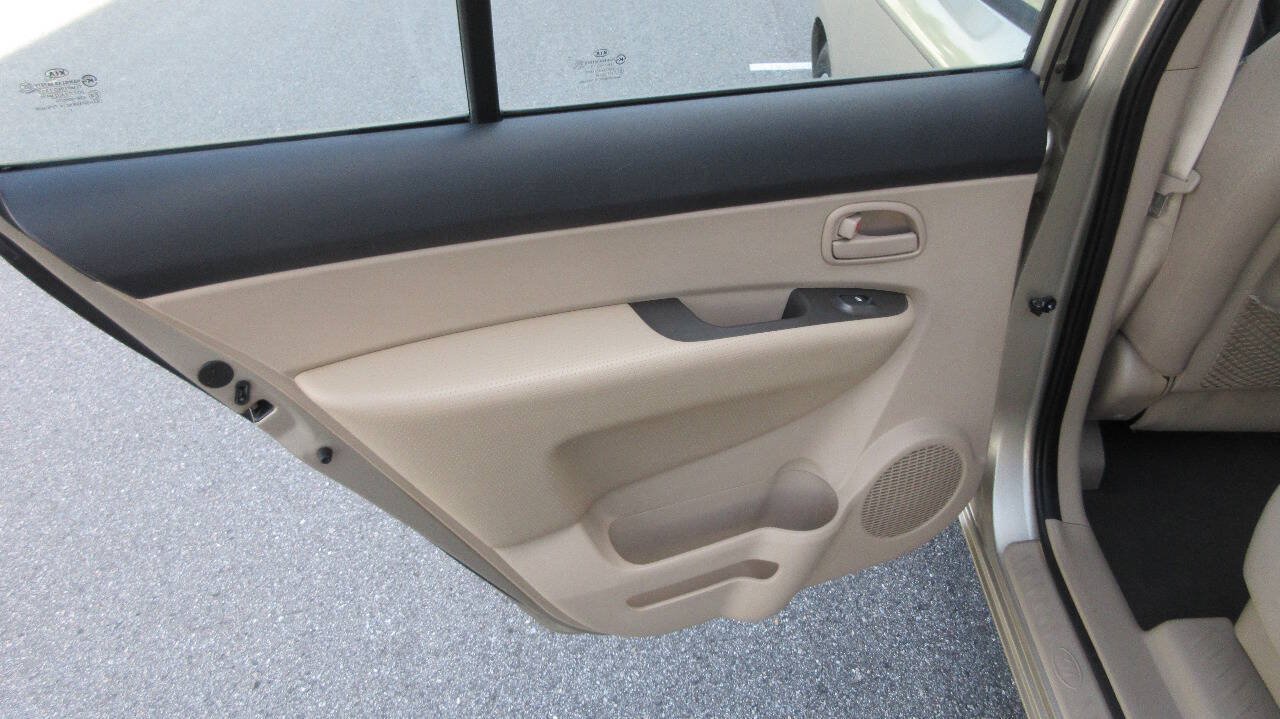 Used 2008 Kia Rondo LX FWD image 16