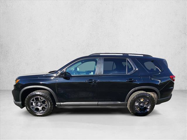 Used 2025 Honda Pilot TrailSport image 8