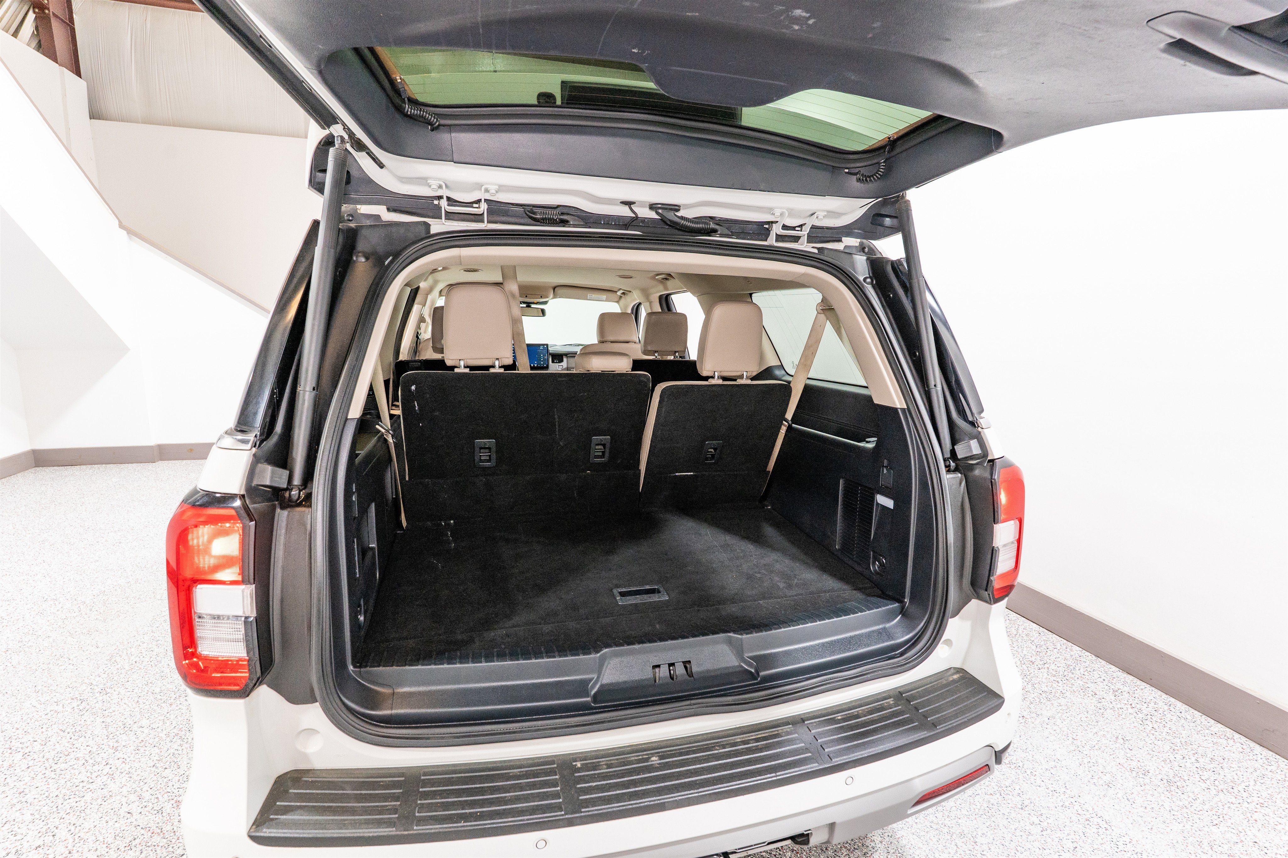 Used 2022 Ford Expedition Max XLT image 34