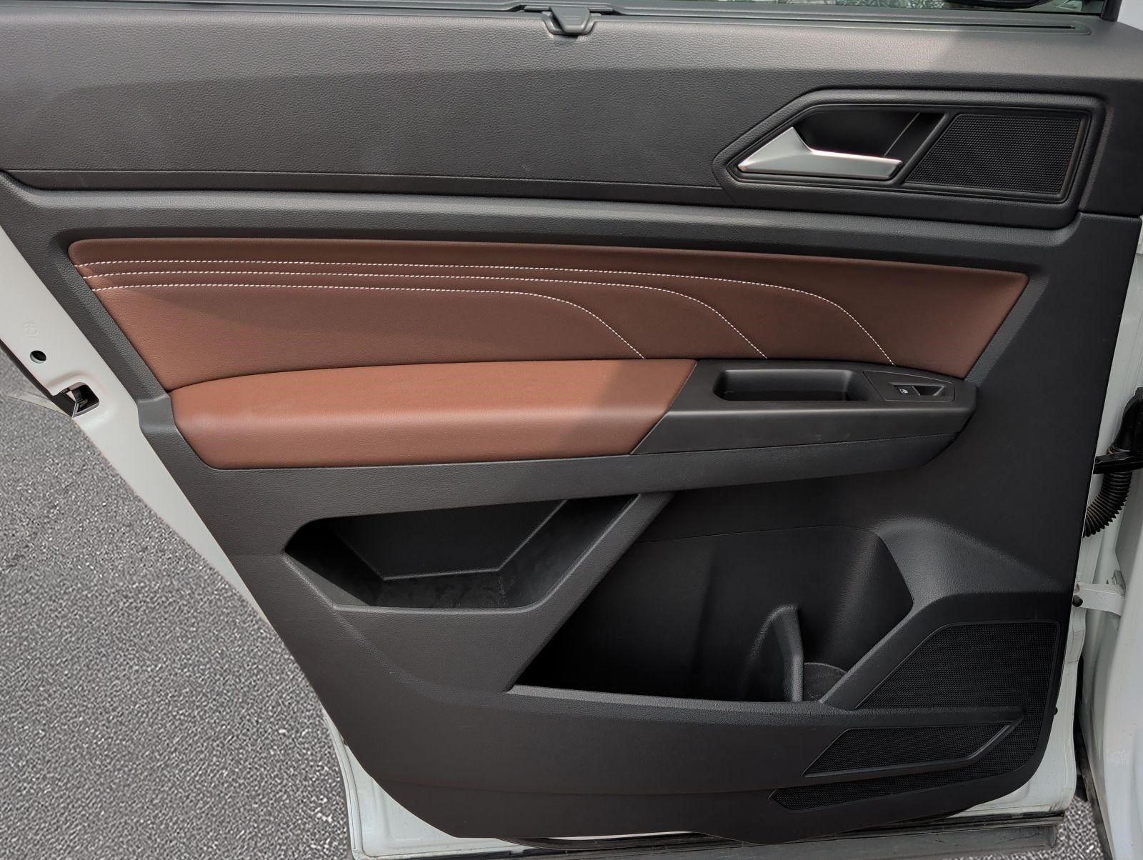 Used 2023 Volkswagen Atlas SE w/ Panoramic Sunroof Package FWD image 24