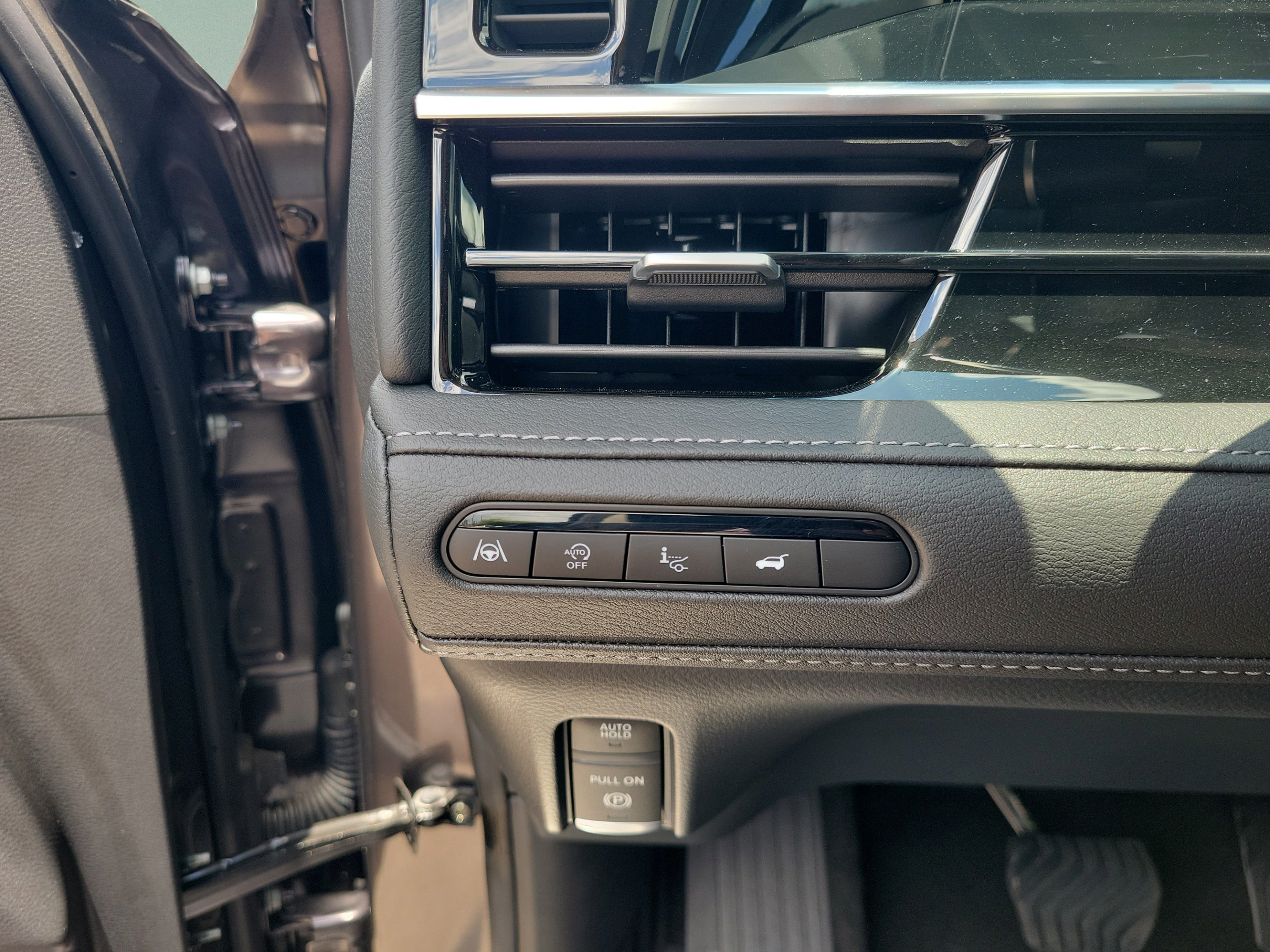 Certified 2026 INFINITI QX80 Luxe w/ Cargo Package AWD/4WD image 13