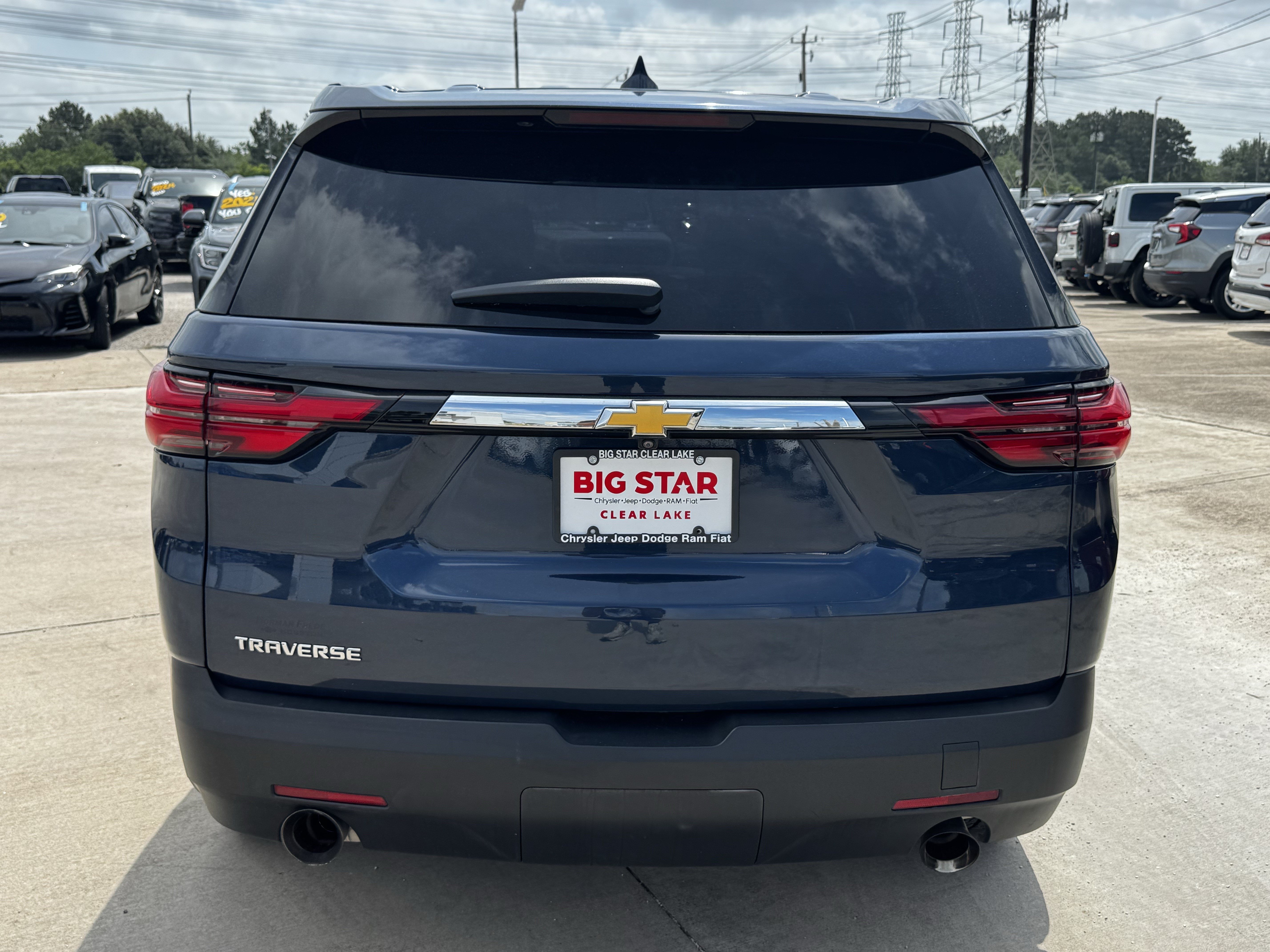 Used 2023 Chevrolet Traverse LS w/ Safety Package FWD image 9