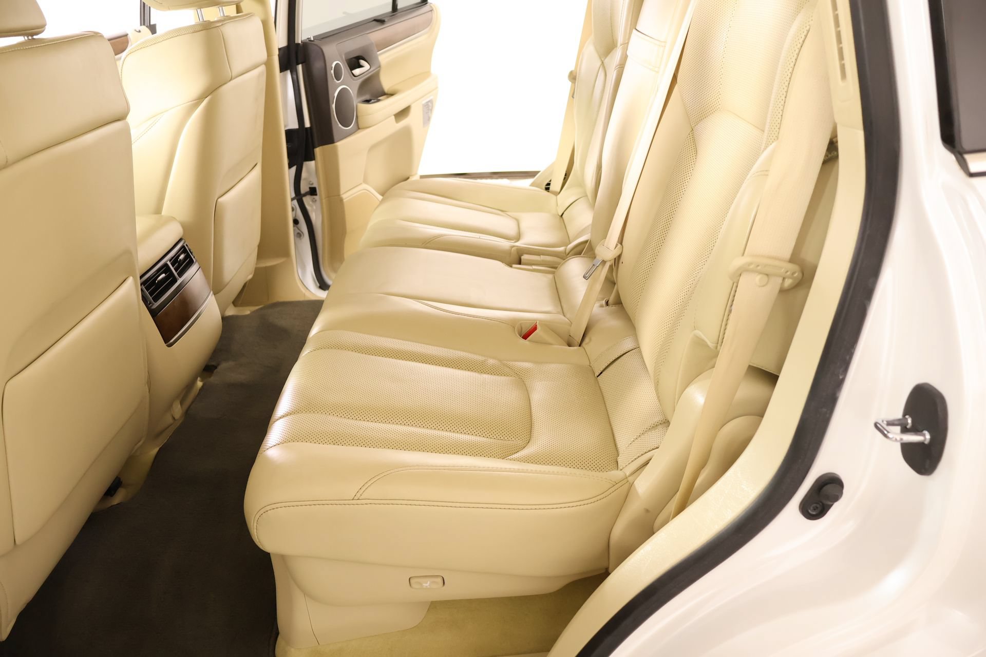 Used 2021 Lexus LX 570 4WD w/ Luxury Package image 14