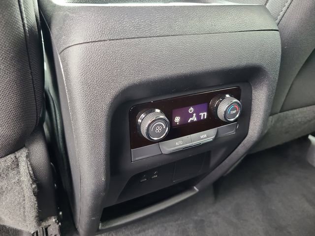 Used 2025 Chevrolet Traverse LT FWD image 13