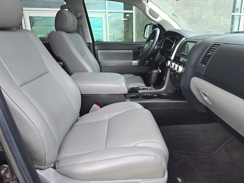 Used 2019 Toyota Sequoia SR5 w/ Premium Package image 32