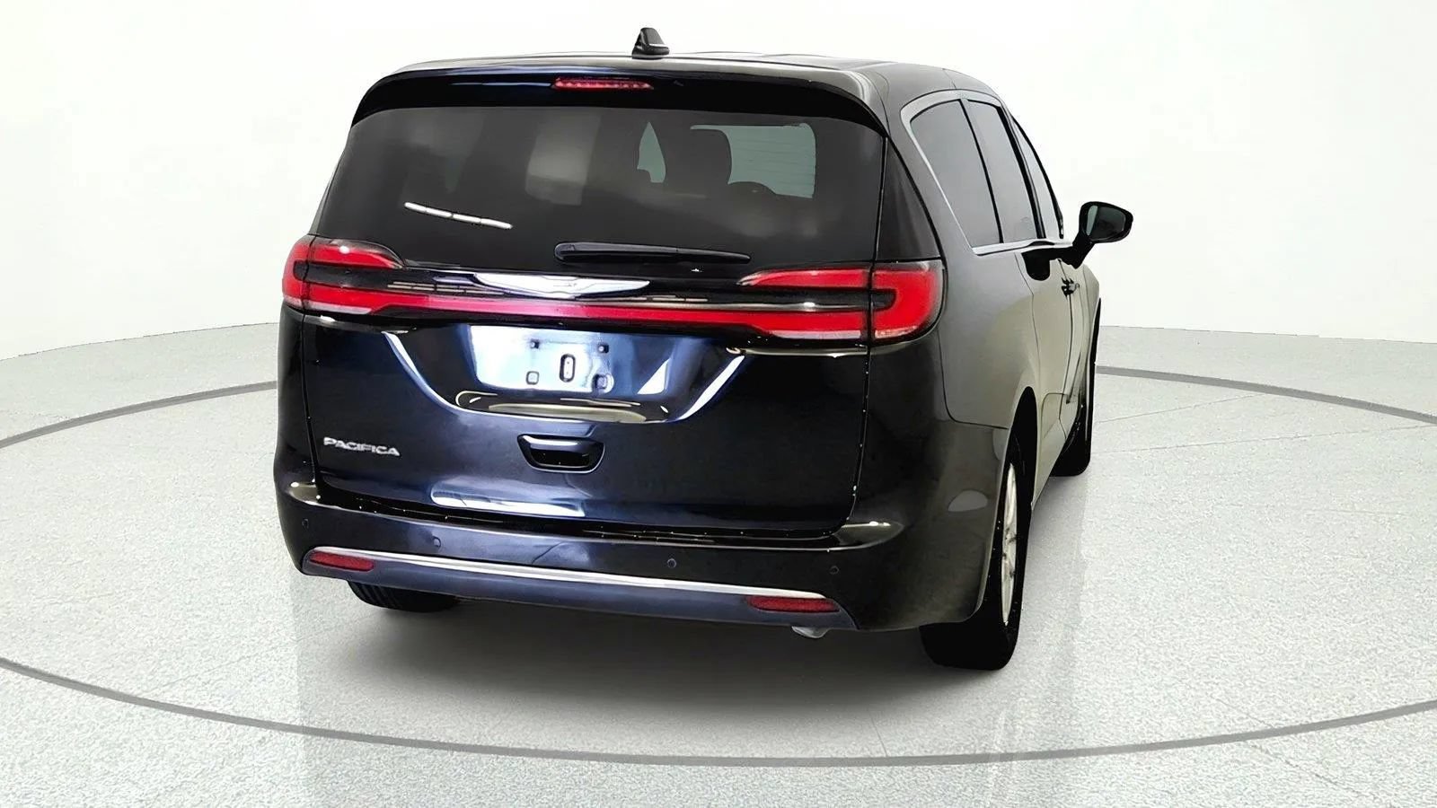 Used 2023 Chrysler Pacifica Touring-L FWD image 5