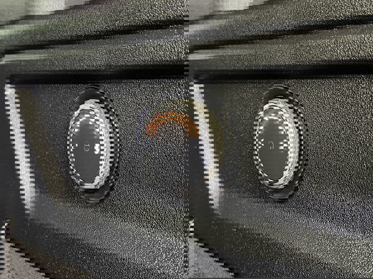 Used 2020 Land Rover Defender 110 First Edition image 51