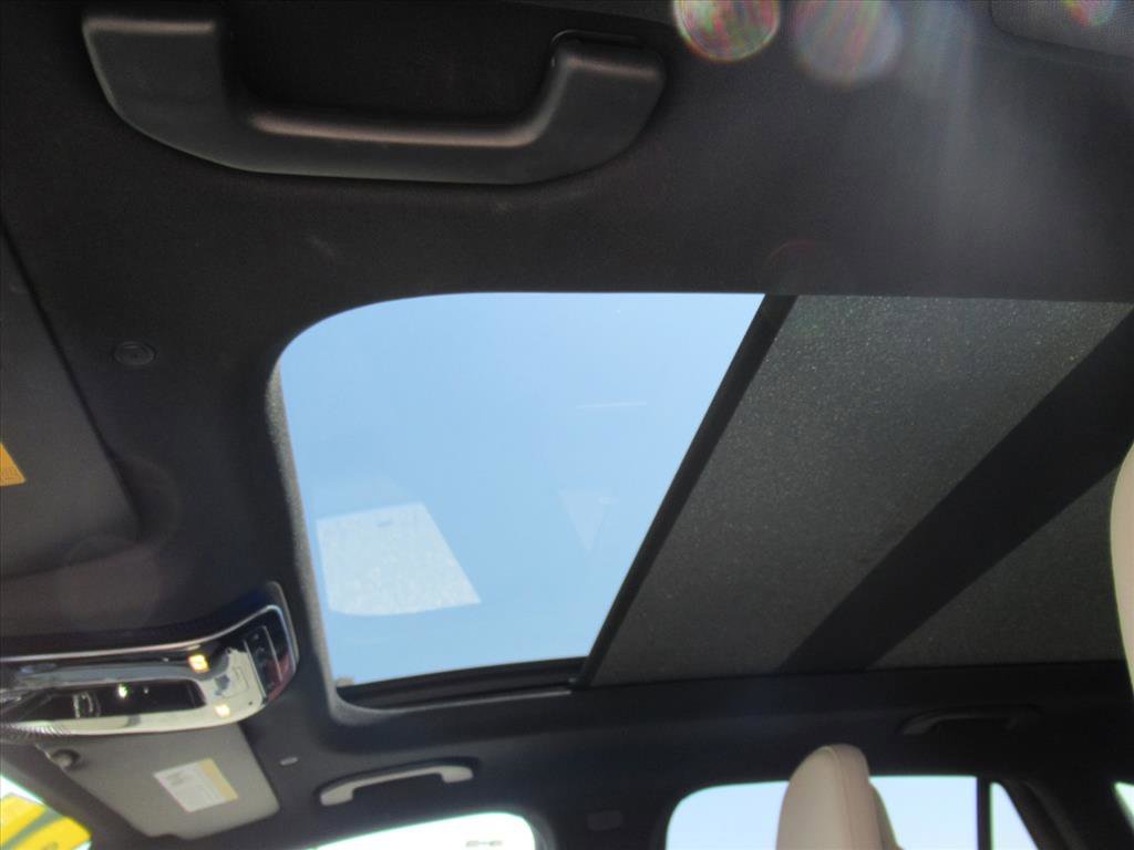 Used 2025 Mercedes-Benz GLC 300 image 17