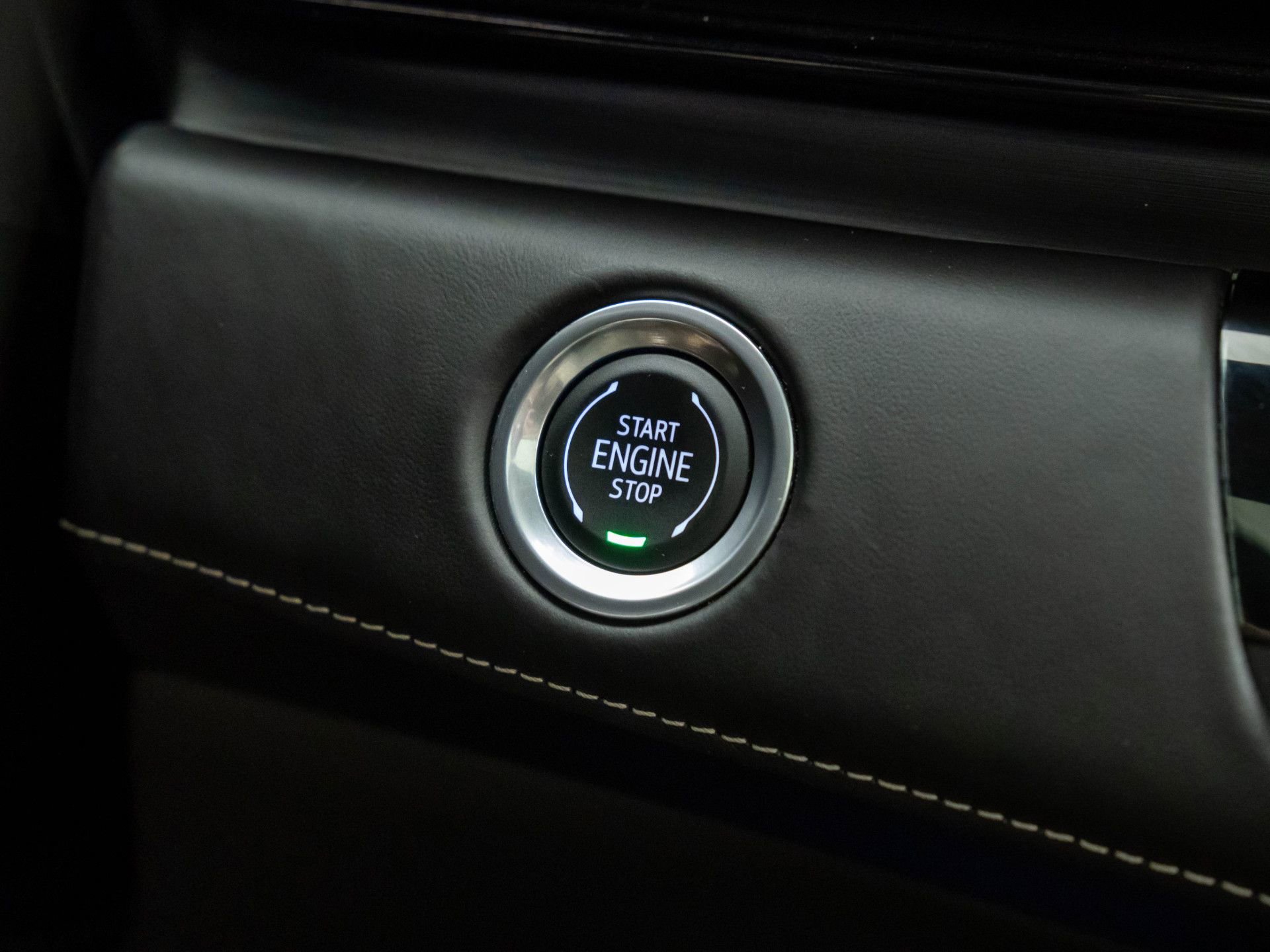 Certified 2024 Cadillac Escalade ESV Premium Luxury Platinum w/ Heavy-Duty Trailer Package image 25