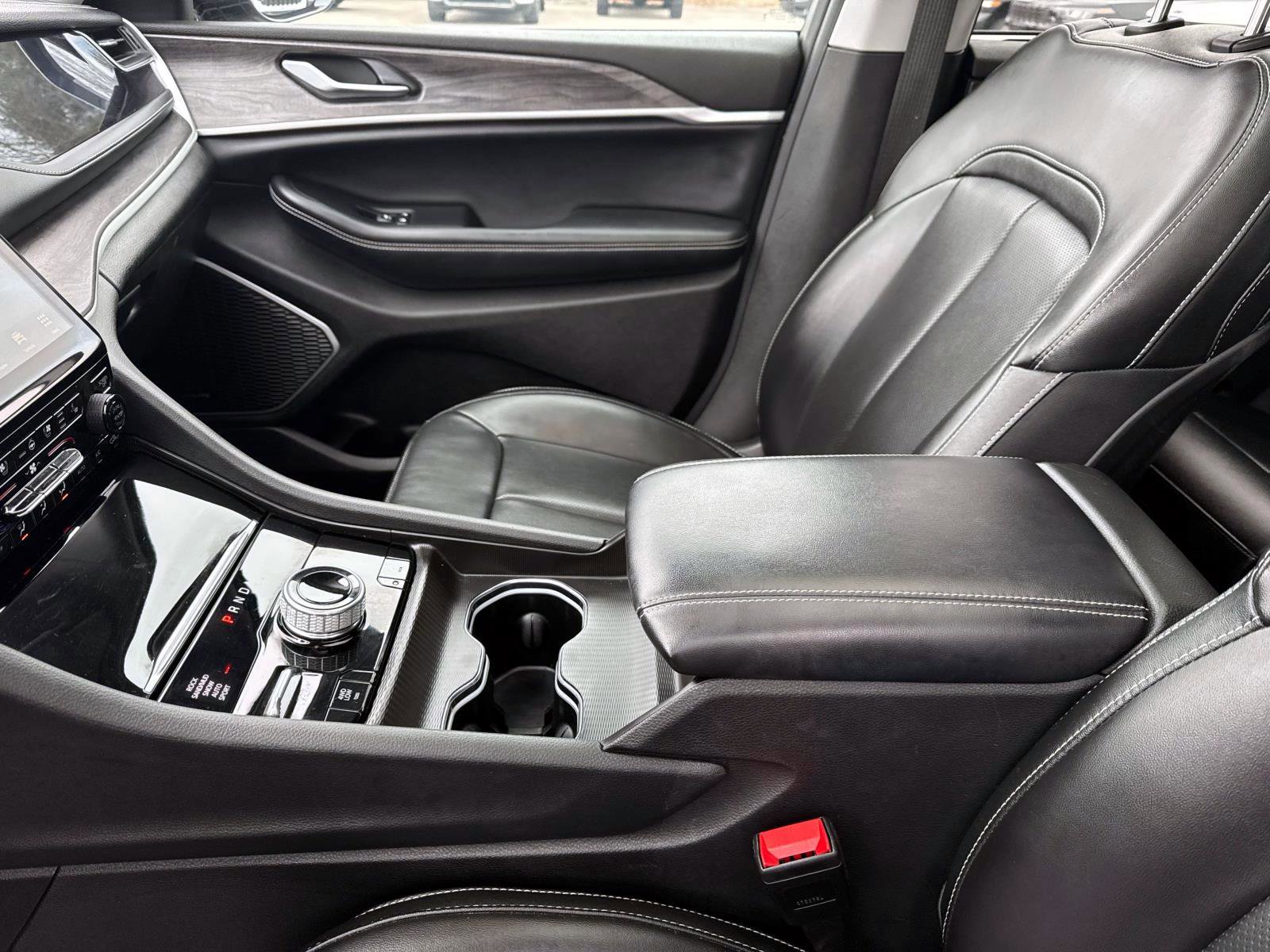 Used 2023 Jeep Grand Cherokee 30th Anniversary image 15