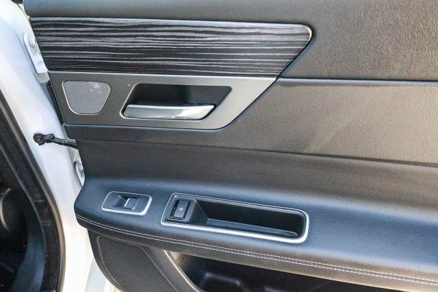 Used 2018 Jaguar XF S image 23