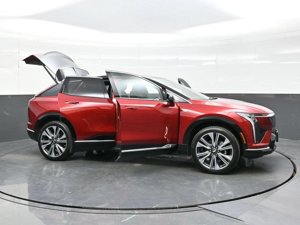 New 2027 Cadillac Optiq Premium Luxury w/ LPO, Floor Liner Package AWD/4WD image 45