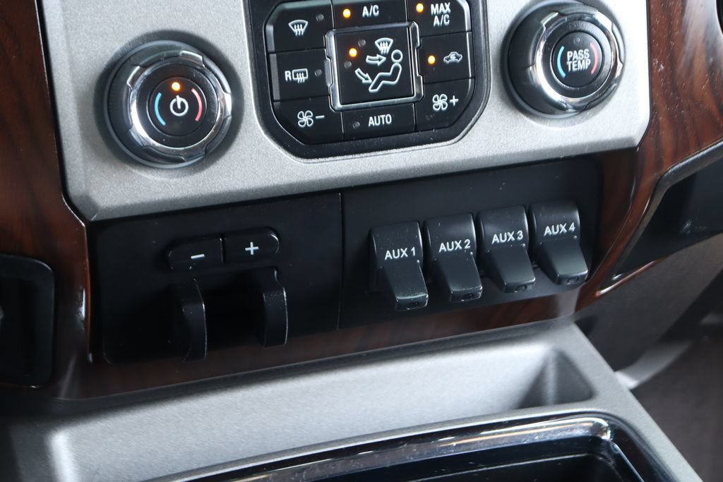 Used 2016 Ford F250 Lariat w/ Lariat Ultimate Package AWD/4WD image 34