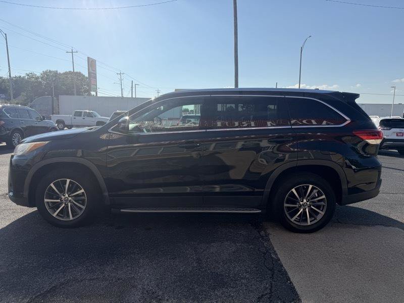 Used 2019 Toyota Highlander XLE FWD image 5