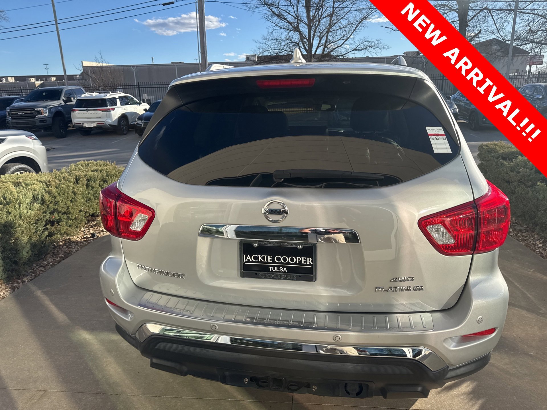 Used 2020 Nissan Pathfinder Platinum image 7