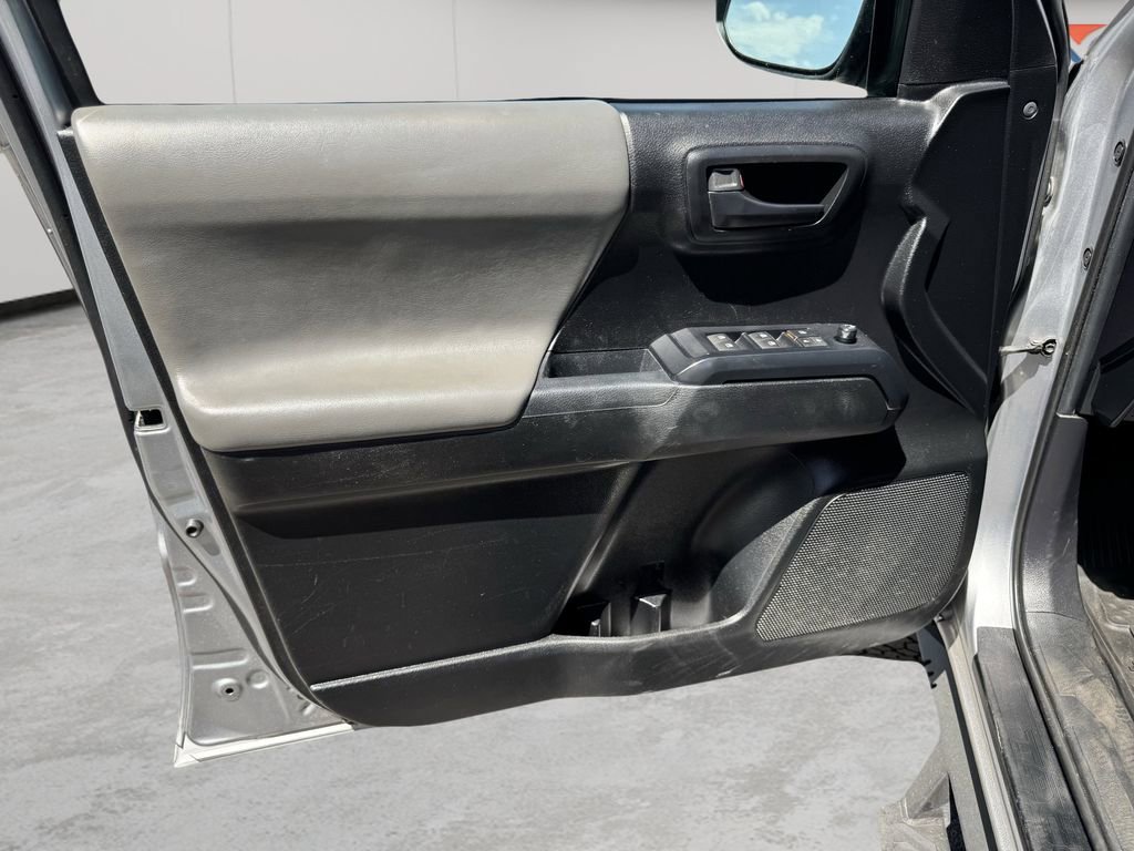 Used 2021 Toyota Tacoma SR AWD/4WD image 17