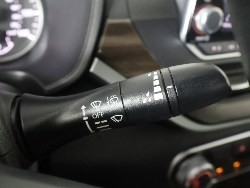 Used 2024 Nissan Altima 2.5 SV FWD image 35
