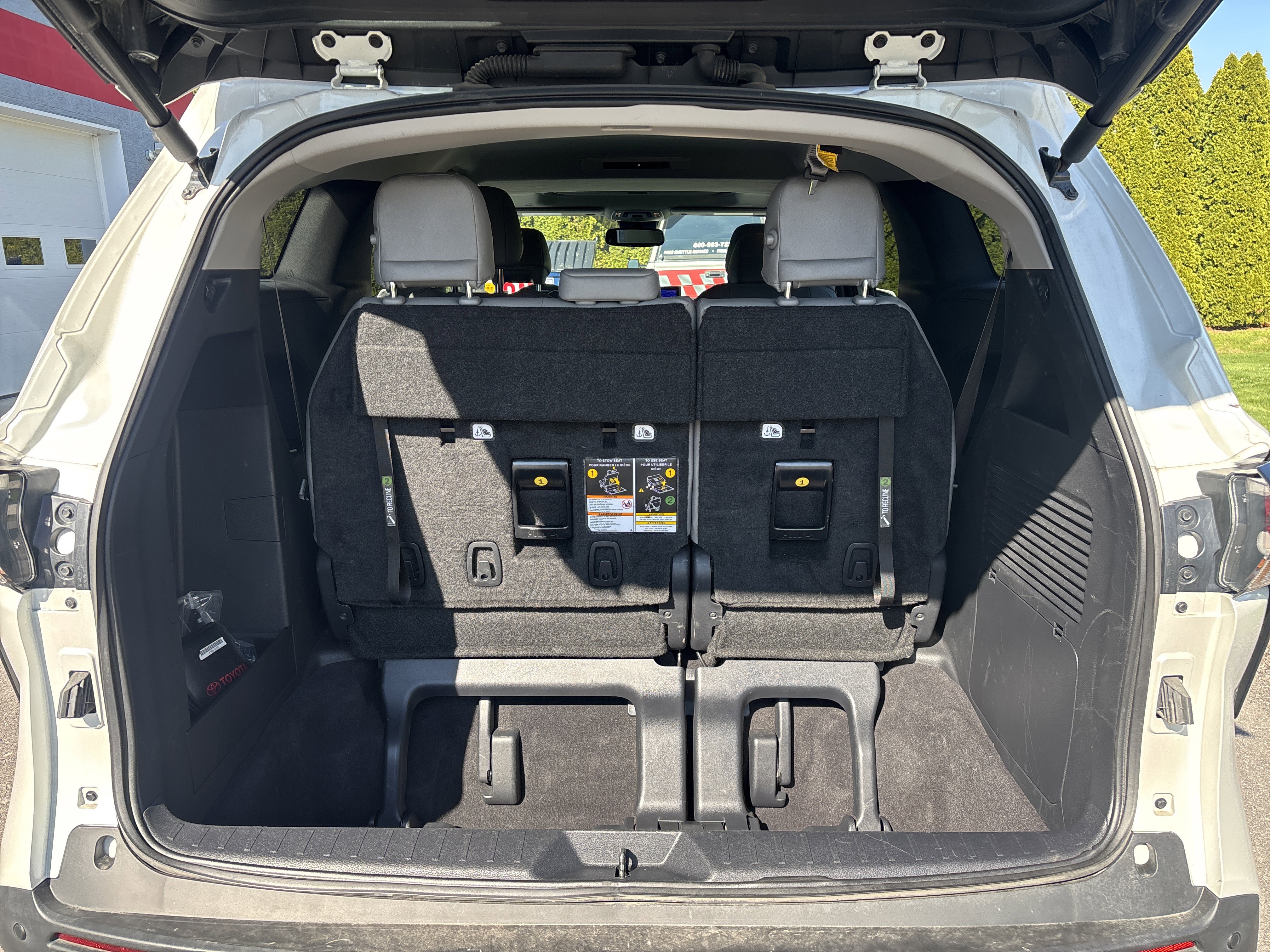 Used 2025 Toyota Sienna XLE video 5