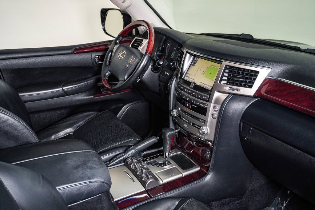 Used 2013 Lexus LX 570 4WD w/ Luxury Pkg image 14