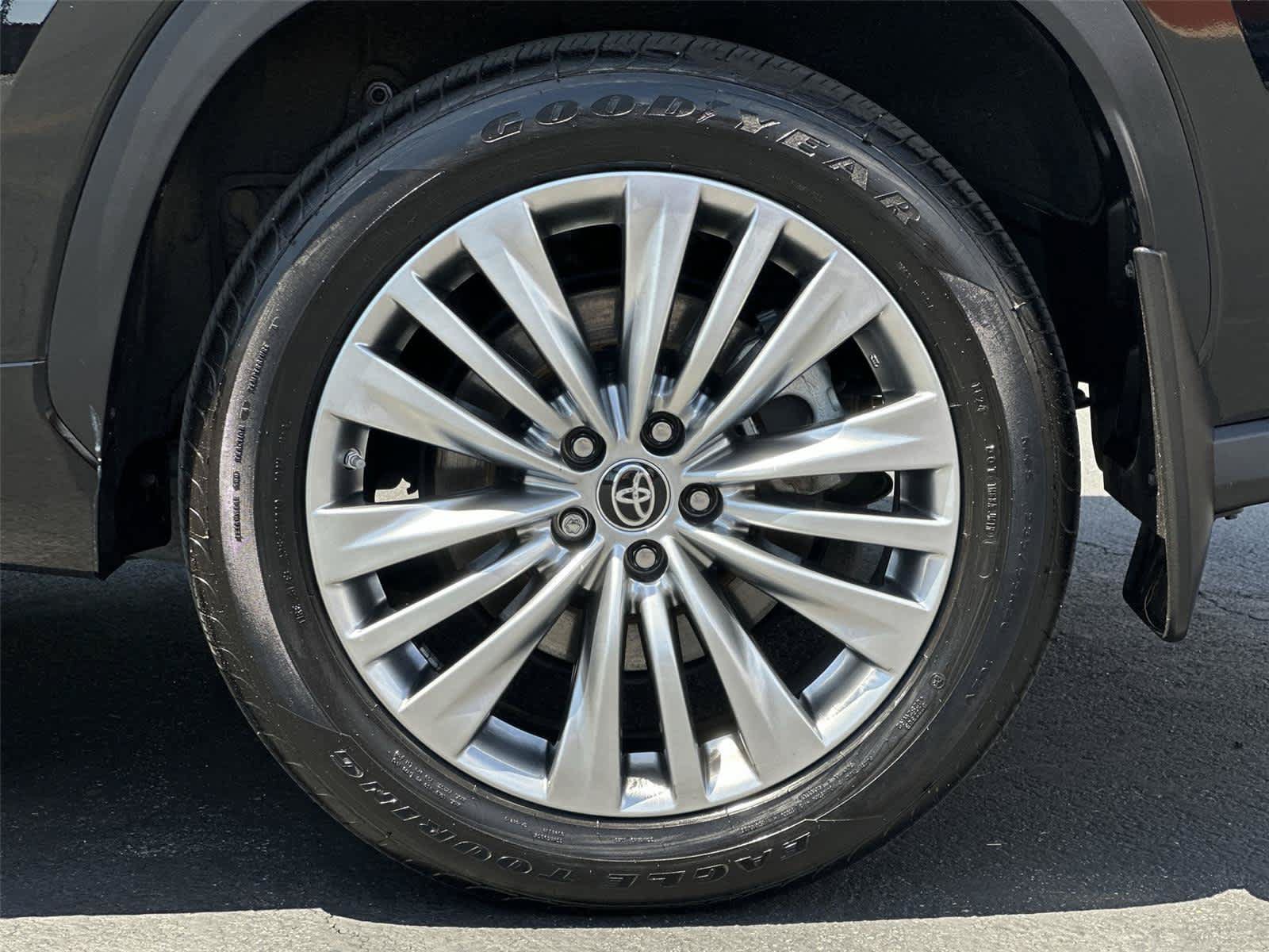 Used 2023 Toyota Highlander Platinum AWD/4WD image 9