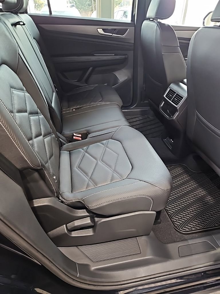New 2026 Volkswagen Atlas Cross Sport SE FWD image 17
