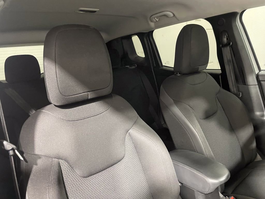 Used 2018 Jeep Renegade Altitude image 17