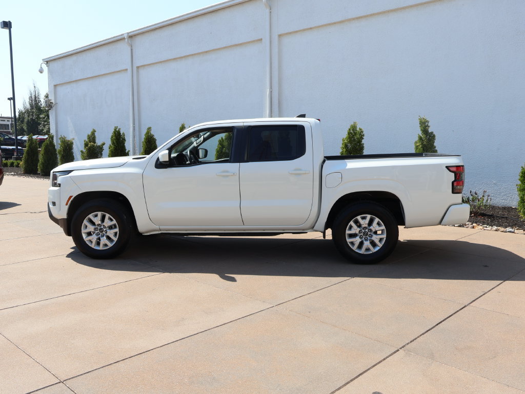 Used 2022 Nissan Frontier SV RWD image 2