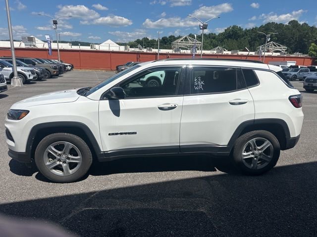 Used 2024 Jeep Compass Latitude AWD/4WD image 7