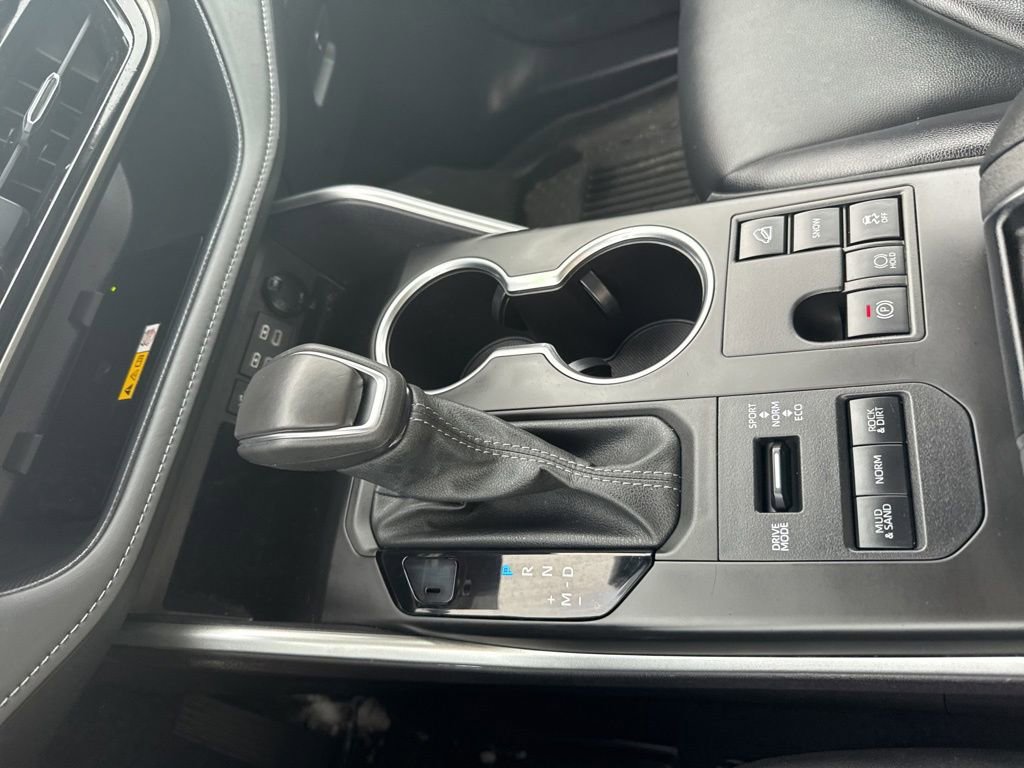 Used 2024 Toyota Highlander XLE image 19