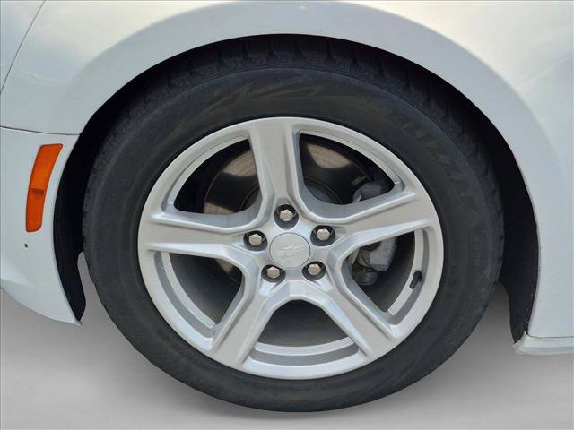 Used 2018 Chevrolet Camaro LT RWD image 7