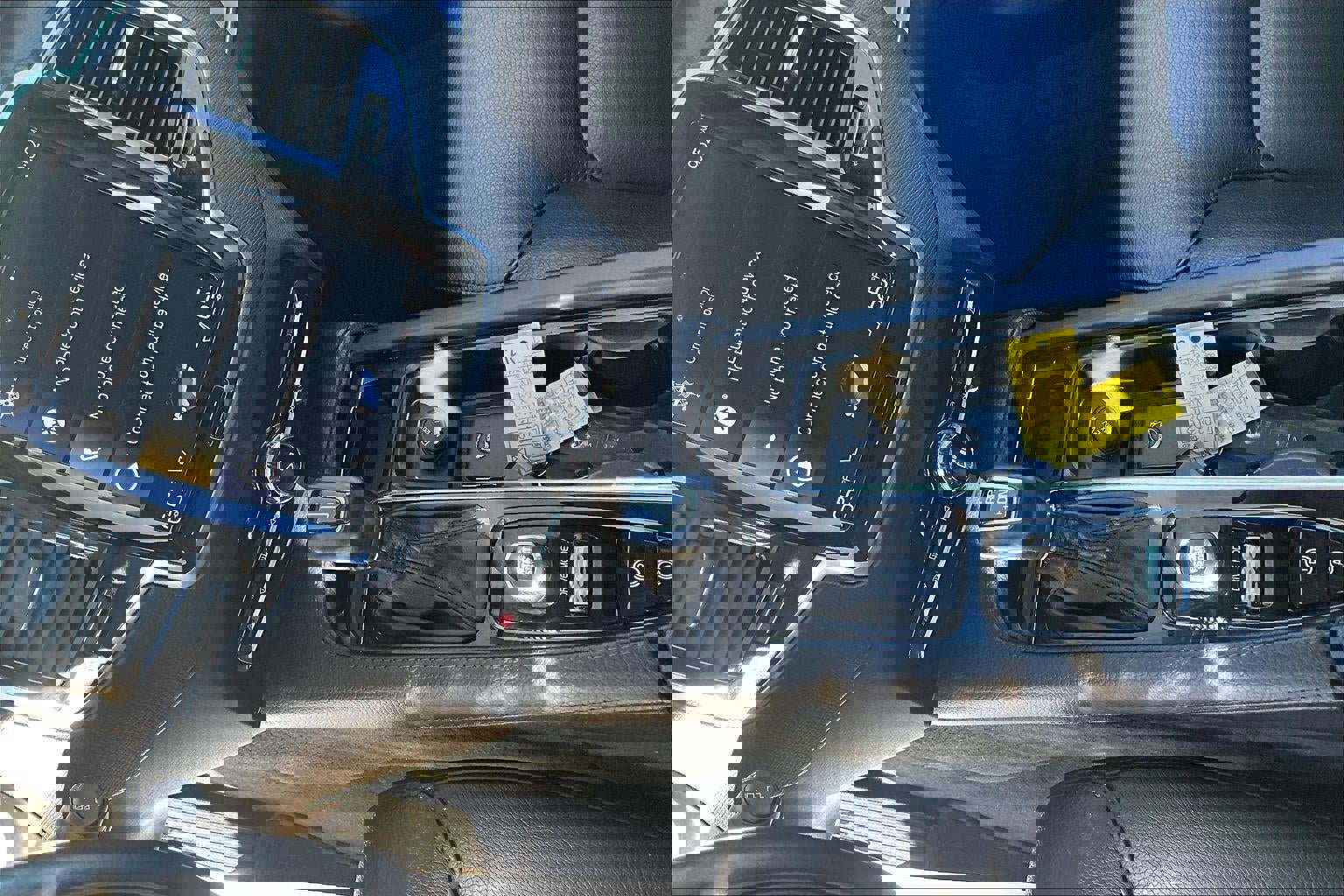 Used 2018 Volvo XC90 T6 Momentum w/ Convenience Package image 18