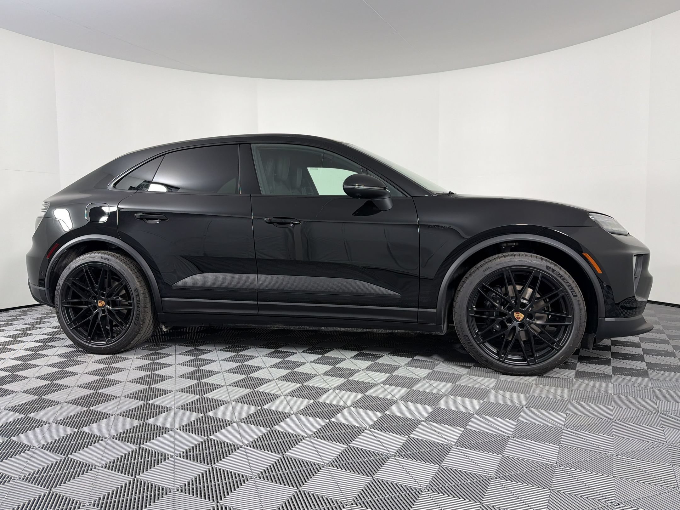 New 2026 Porsche Macan Electric RWD image 8