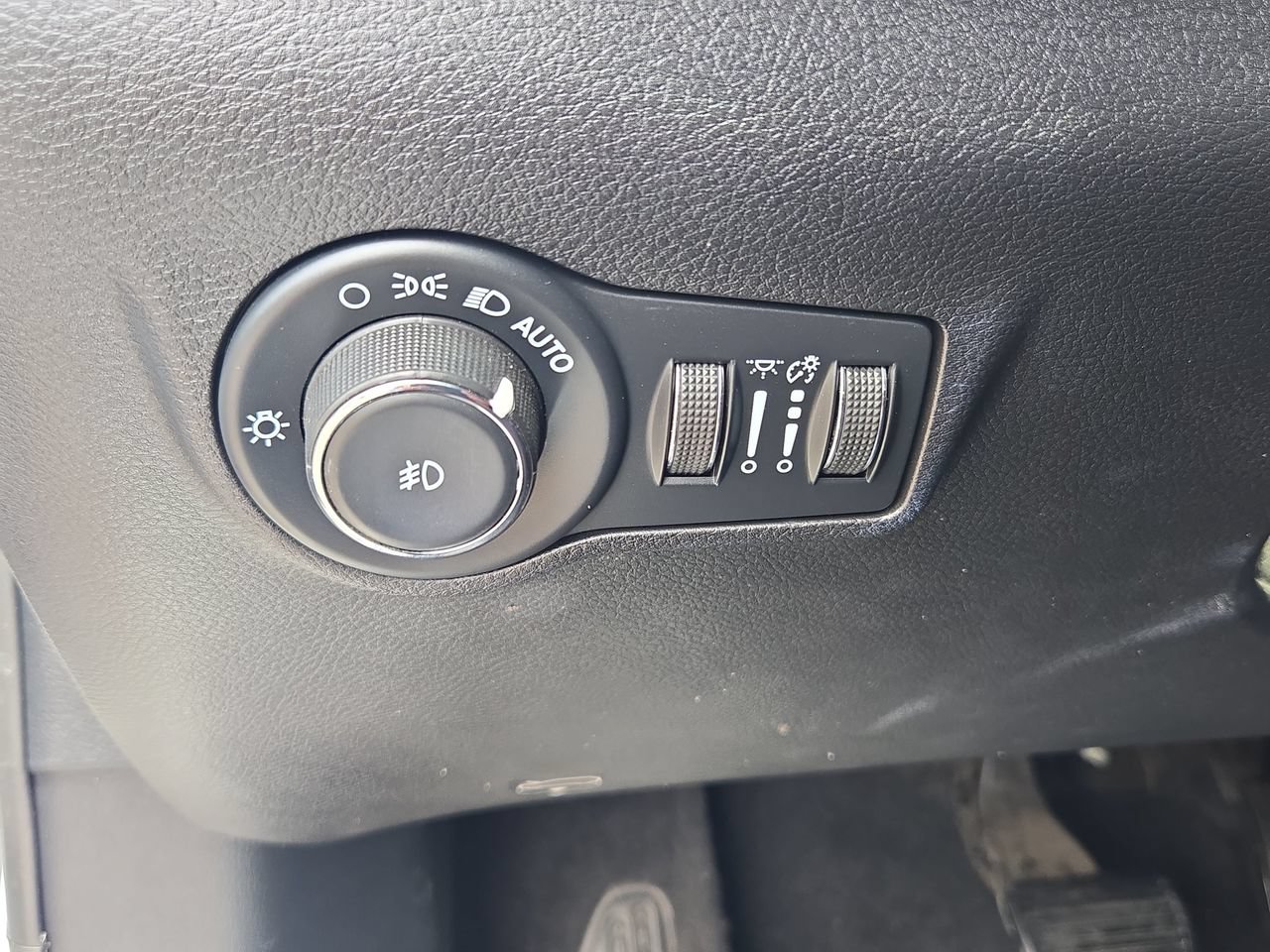 Used 2023 Jeep Compass Latitude AWD/4WD image 24