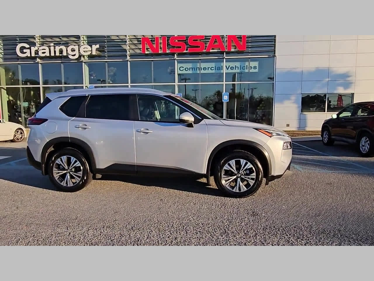 Used 2022 Nissan Rogue SV w/ SV Premium Package image 37