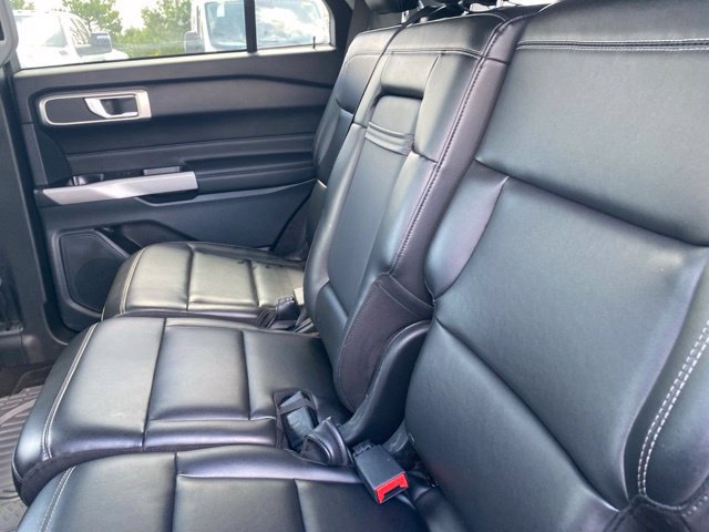 Used 2023 Ford Explorer XLT w/ Equipment Group 202A AWD/4WD image 31